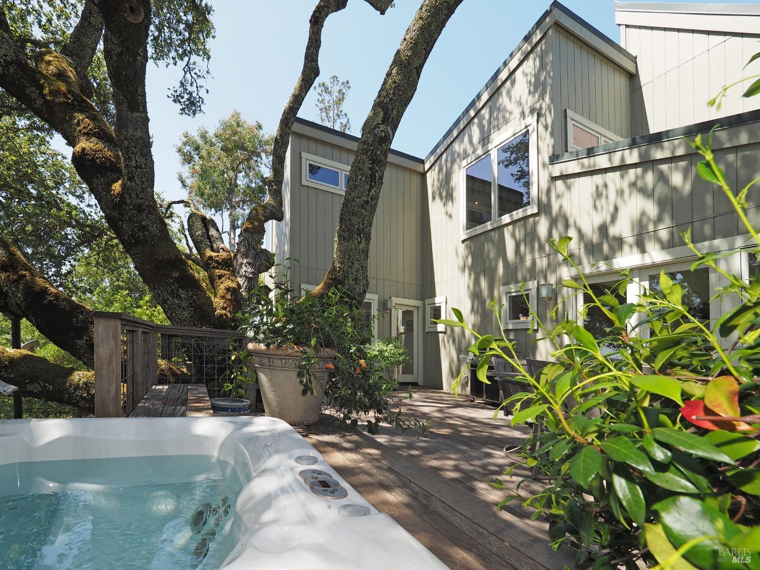 Detail Gallery Image 1 of 74 For 23078 Vineyard Rd, Geyserville,  CA 95441 - 3 Beds | 2 Baths
