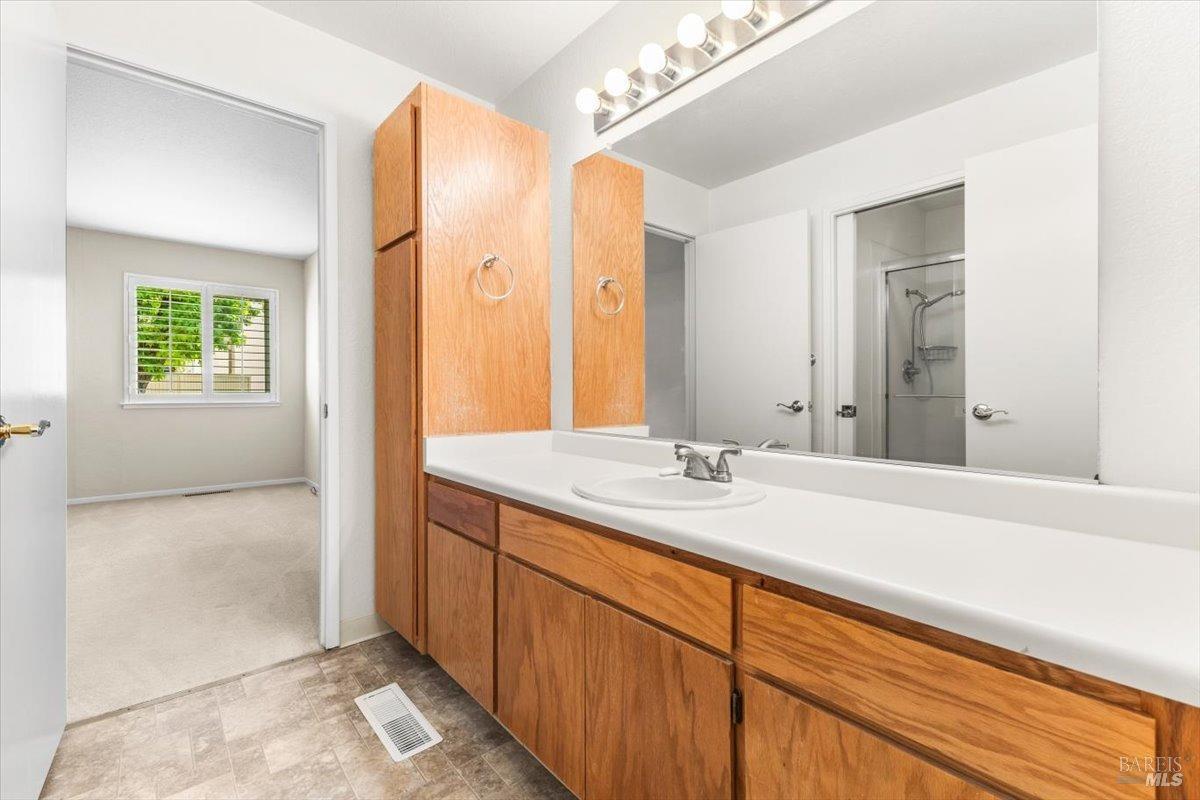 Detail Gallery Image 12 of 31 For 2579 Westberry Dr, Santa Rosa,  CA 95403 - 2 Beds | 2 Baths