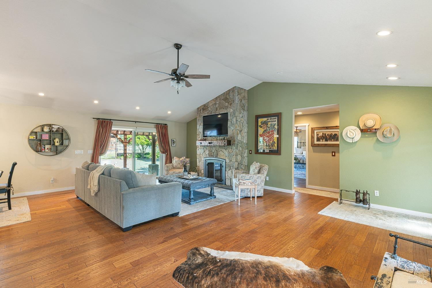 Detail Gallery Image 18 of 81 For 1040 Berry Ln, Napa,  CA 94558 - 2 Beds | 2/1 Baths