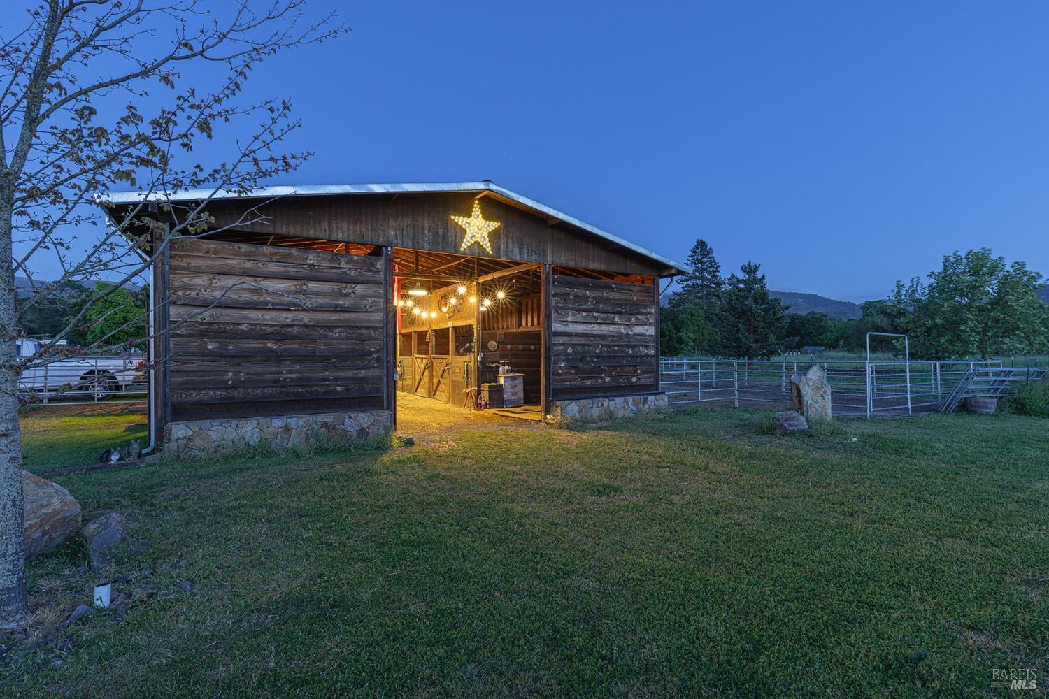Detail Gallery Image 13 of 81 For 1040 Berry Ln, Napa,  CA 94558 - 2 Beds | 2/1 Baths