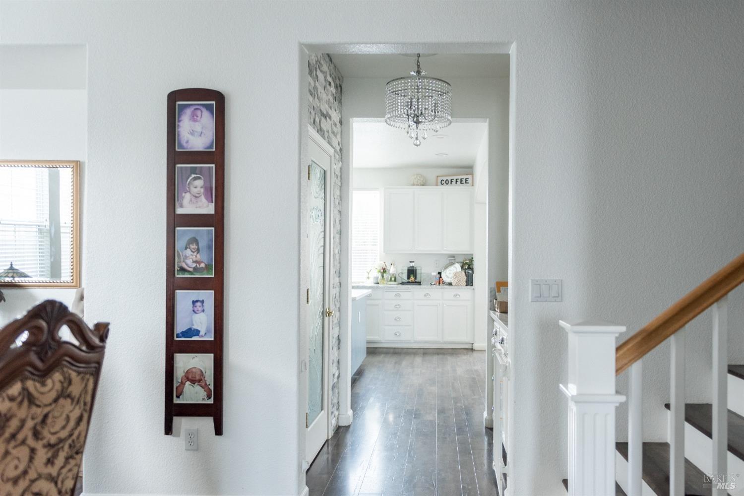 Detail Gallery Image 6 of 34 For 448 Royal Tern Dr, Vacaville,  CA 95687 - 6 Beds | 3 Baths