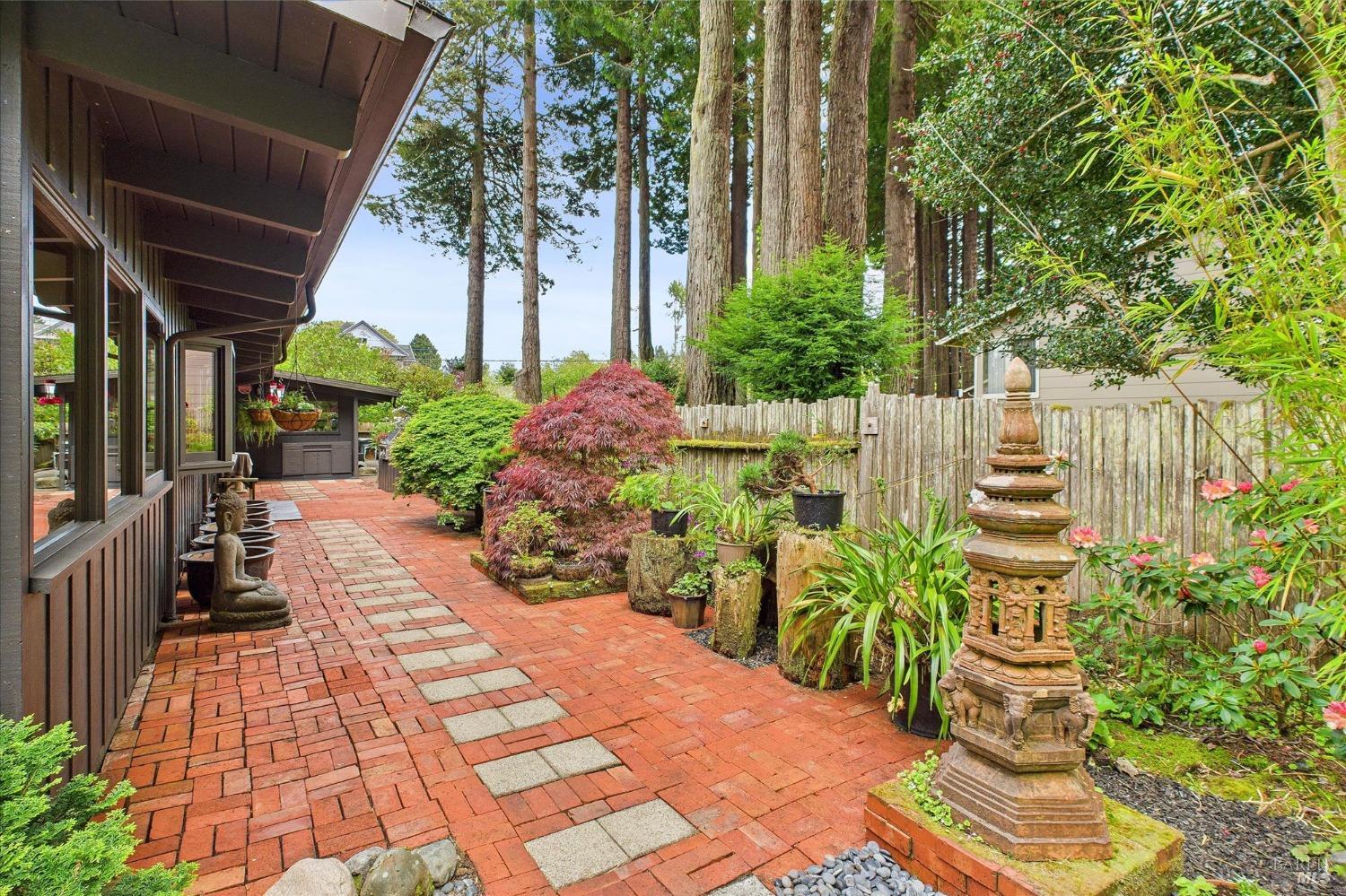 Detail Gallery Image 27 of 78 For 2300 S St, Eureka,  CA 95501 - 4 Beds | 3 Baths