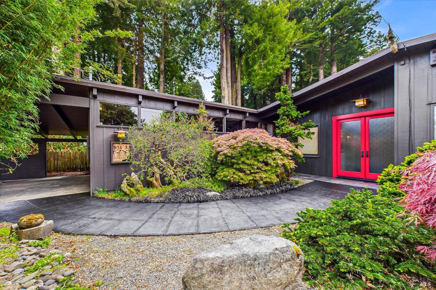 Detail Gallery Image 1 of 78 For 2300 S St, Eureka,  CA 95501 - 4 Beds | 3 Baths