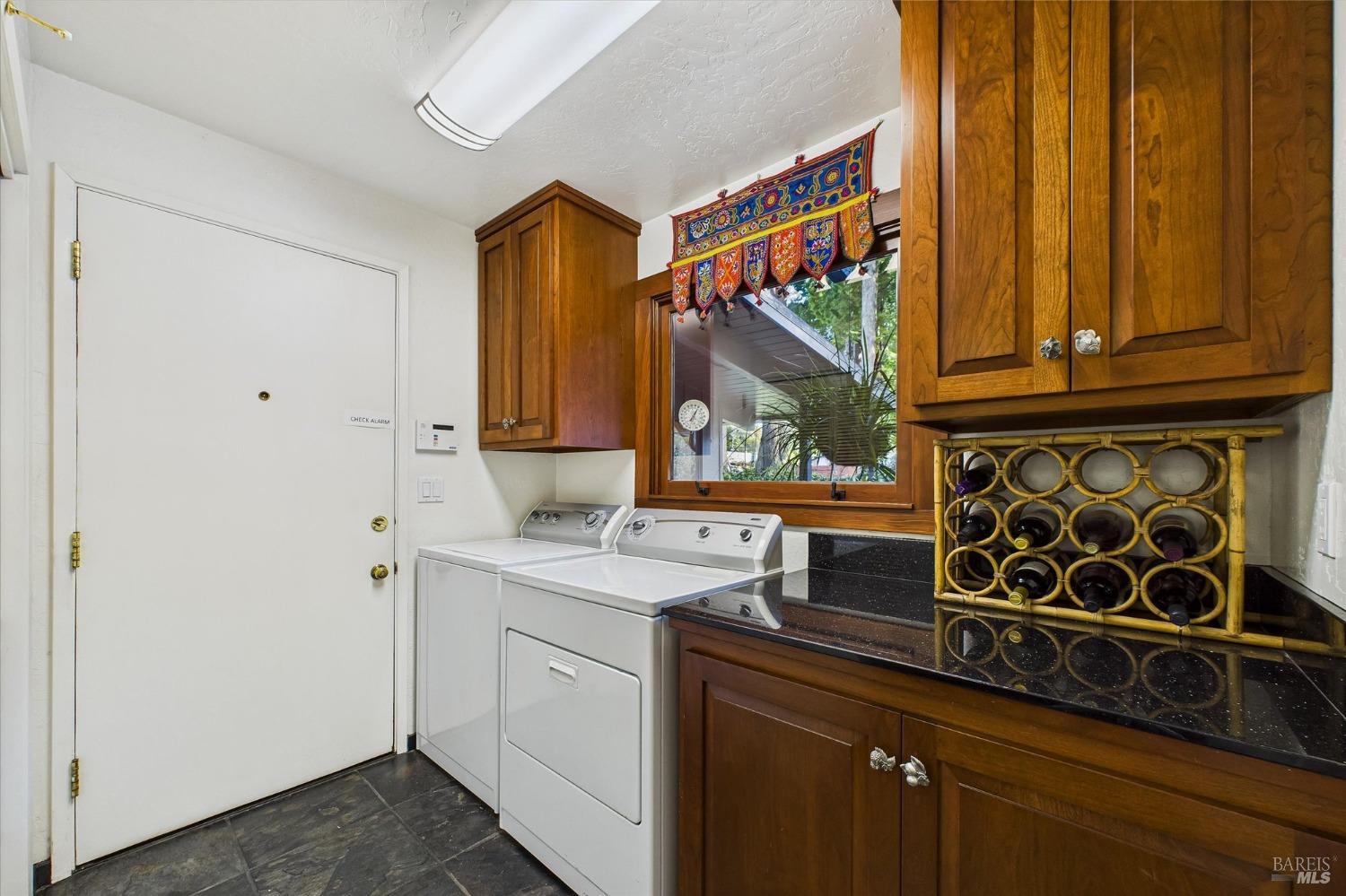 Detail Gallery Image 31 of 78 For 2300 S St, Eureka,  CA 95501 - 4 Beds | 3 Baths