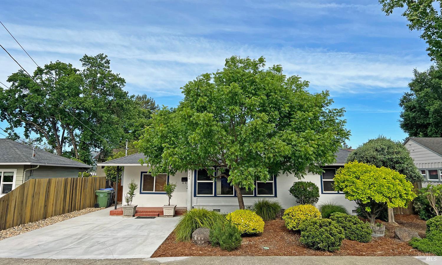 Detail Gallery Image 3 of 29 For 125 Court St, Ukiah,  CA 95482 - 3 Beds | 2 Baths