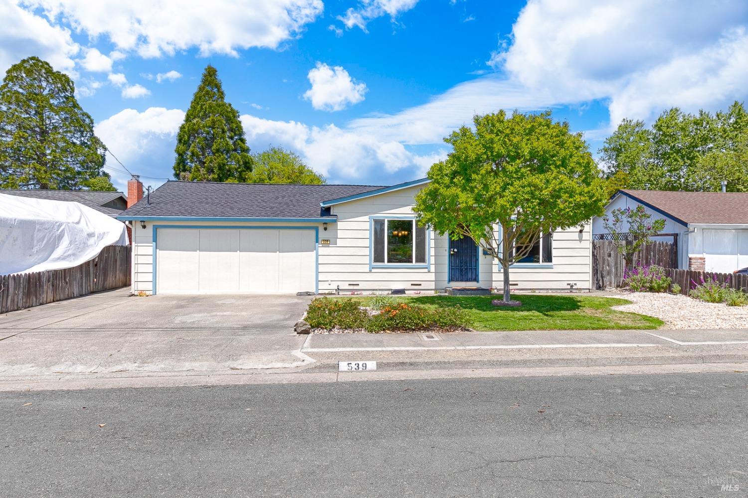 Detail Gallery Image 1 of 27 For 539 Badger St, Healdsburg,  CA 95448 - 3 Beds | 2 Baths