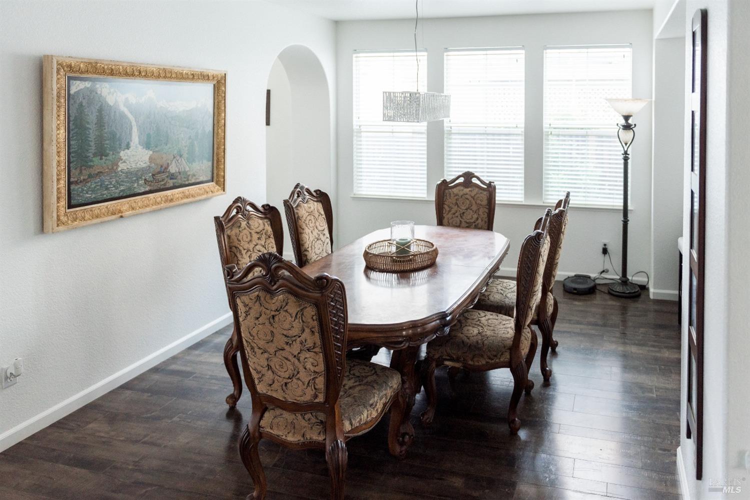 Detail Gallery Image 8 of 34 For 448 Royal Tern Dr, Vacaville,  CA 95687 - 6 Beds | 3 Baths