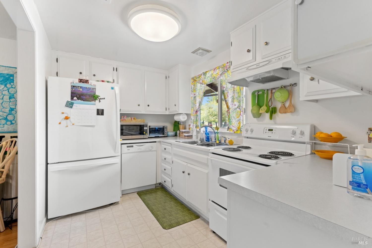 Detail Gallery Image 11 of 34 For 408 White Oak Dr, Santa Rosa,  CA 95409 - 2 Beds | 2 Baths