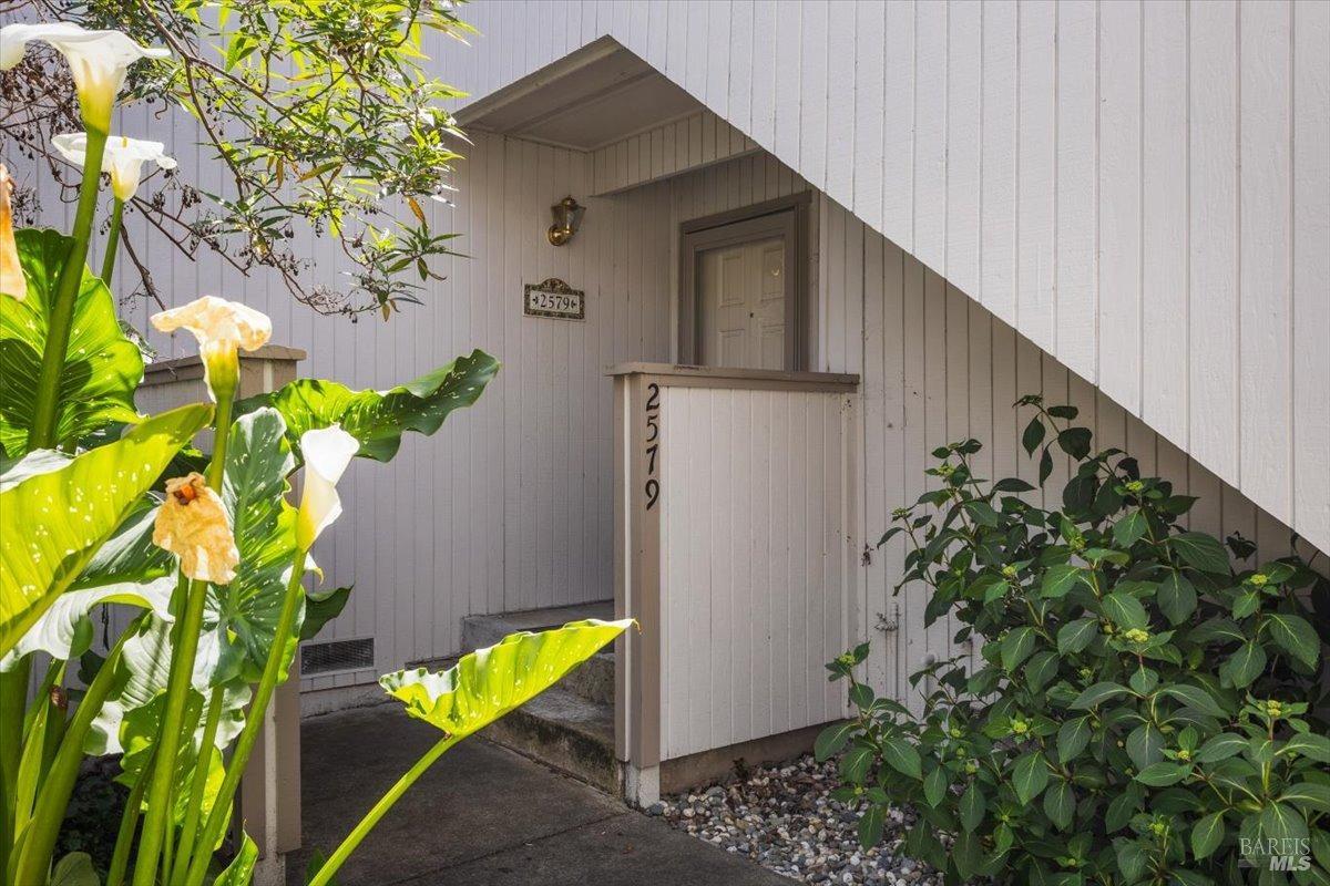 Detail Gallery Image 1 of 31 For 2579 Westberry Dr, Santa Rosa,  CA 95403 - 2 Beds | 2 Baths