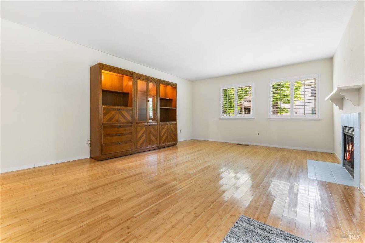 Detail Gallery Image 7 of 31 For 2579 Westberry Dr, Santa Rosa,  CA 95403 - 2 Beds | 2 Baths