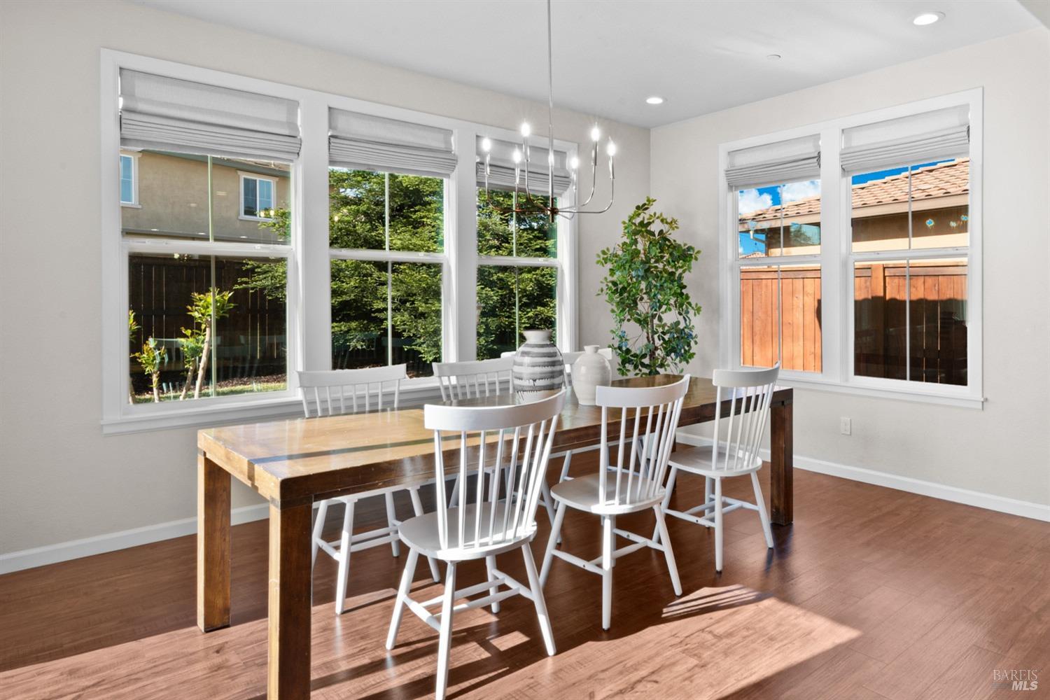 Detail Gallery Image 12 of 36 For 1085 Legion Ct, Dixon,  CA 95620 - 5 Beds | 2/1 Baths