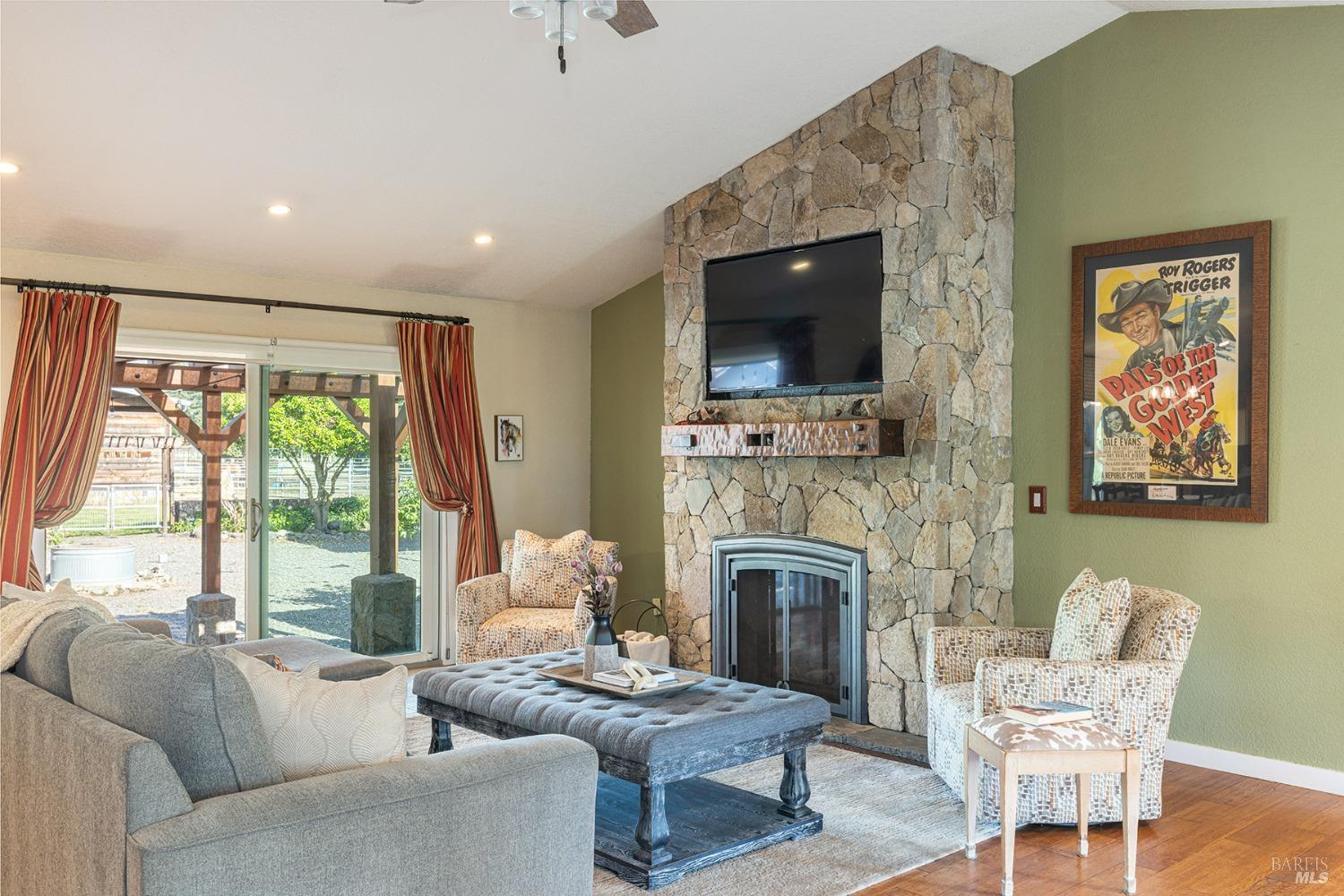 Detail Gallery Image 19 of 81 For 1040 Berry Ln, Napa,  CA 94558 - 2 Beds | 2/1 Baths