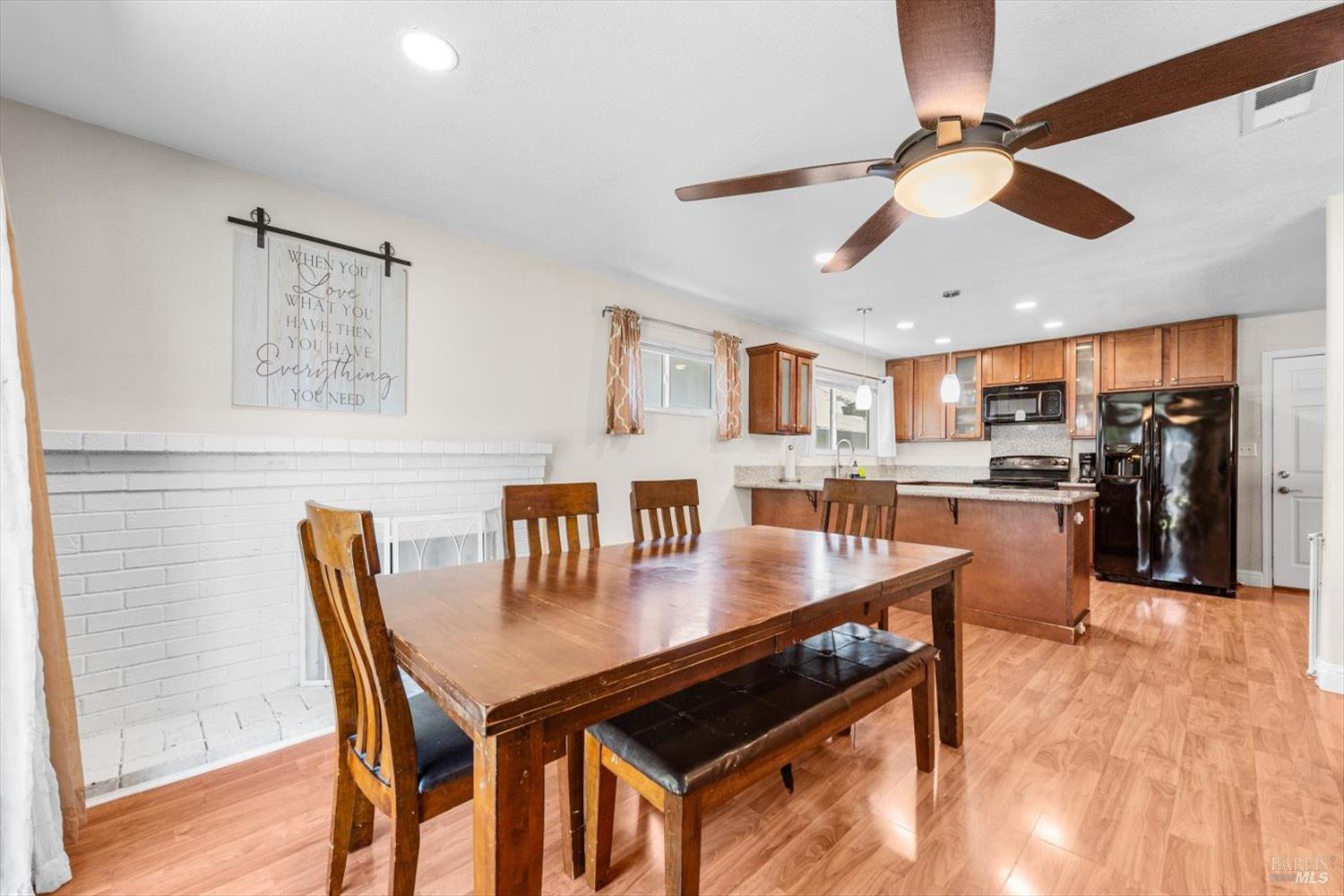 Detail Gallery Image 19 of 52 For 285 Cascade Dr, Vacaville,  CA 95687 - 5 Beds | 3 Baths