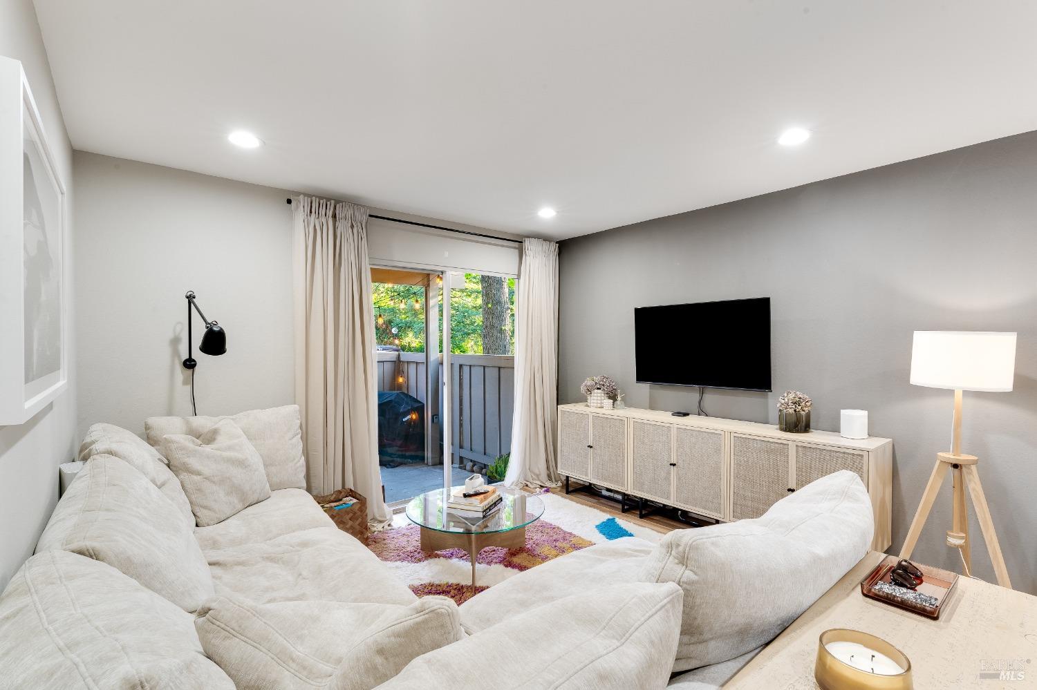 Detail Gallery Image 10 of 34 For 5455 Kirkwood Dr #B4,  Concord,  CA 94521 - 1 Beds | 1 Baths