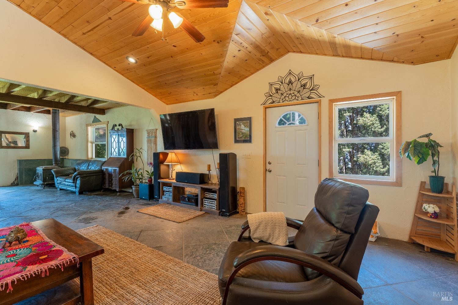 Detail Gallery Image 8 of 37 For 32211 Condor Rd, Willits,  CA 95490 - 4 Beds | 2/1 Baths