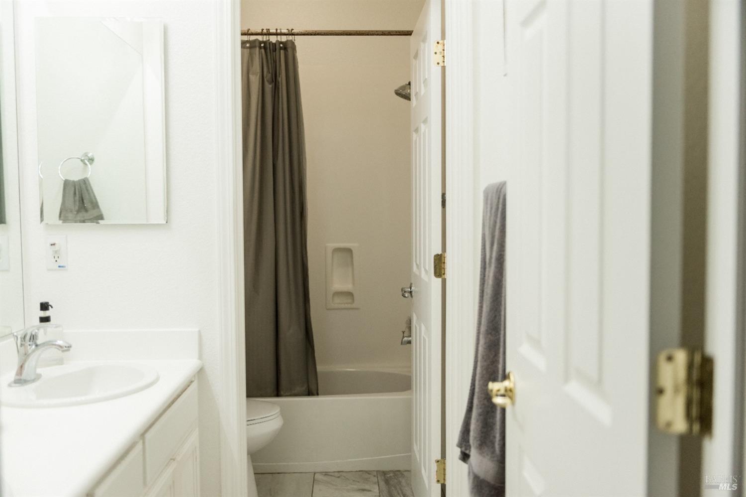 Detail Gallery Image 30 of 34 For 448 Royal Tern Dr, Vacaville,  CA 95687 - 6 Beds | 3 Baths