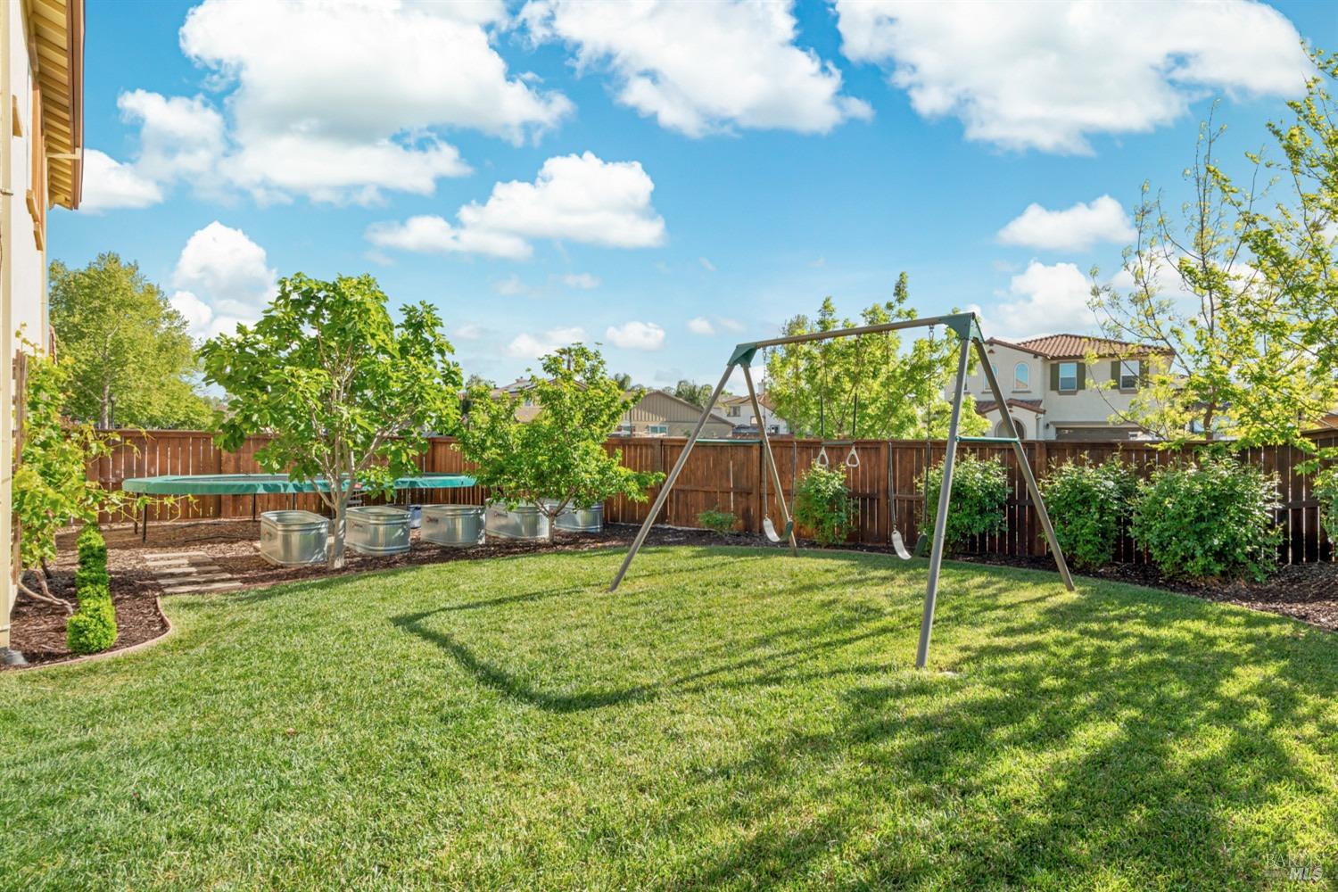 Detail Gallery Image 23 of 36 For 1085 Legion Ct, Dixon,  CA 95620 - 5 Beds | 2/1 Baths