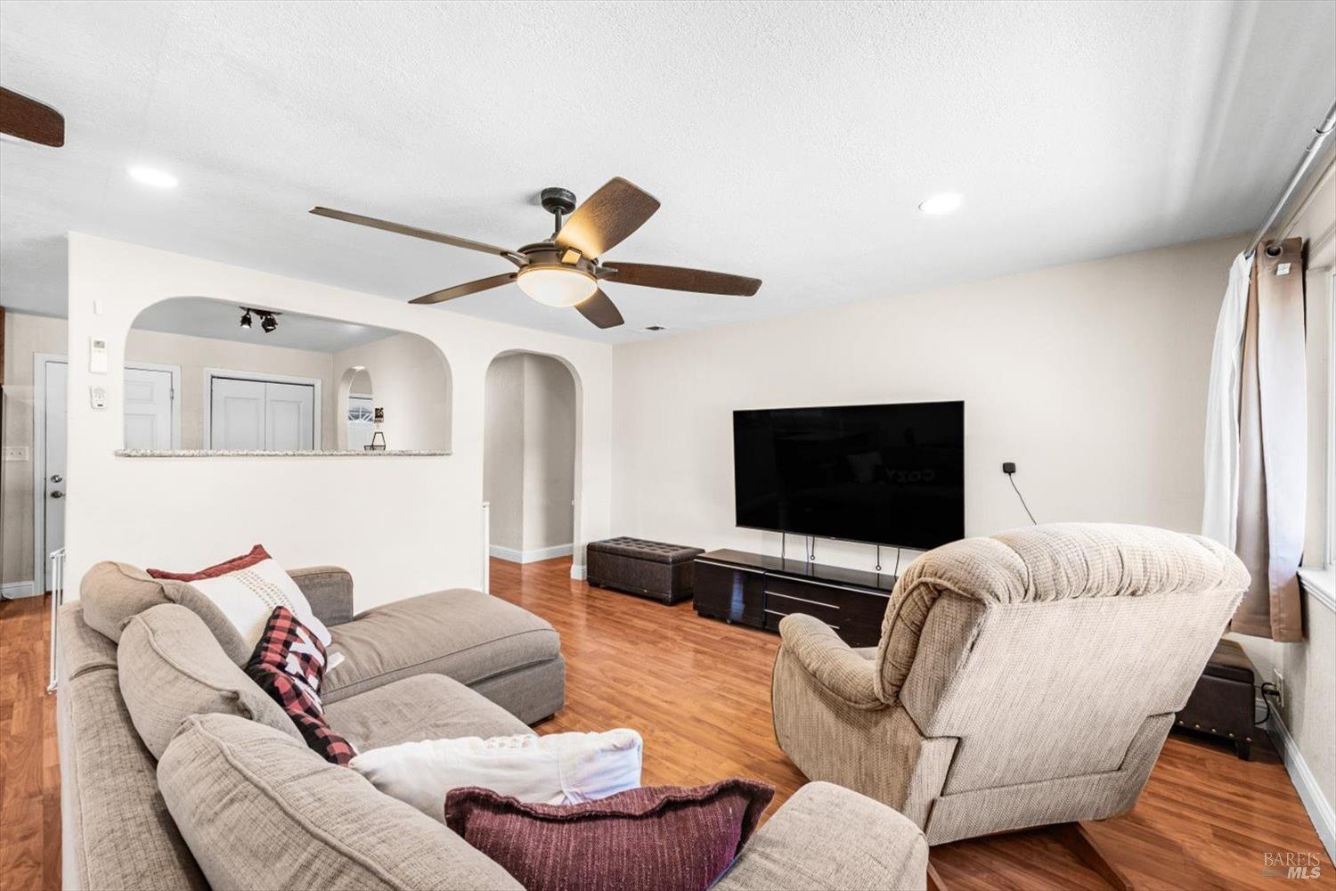 Detail Gallery Image 20 of 52 For 285 Cascade Dr, Vacaville,  CA 95687 - 5 Beds | 3 Baths