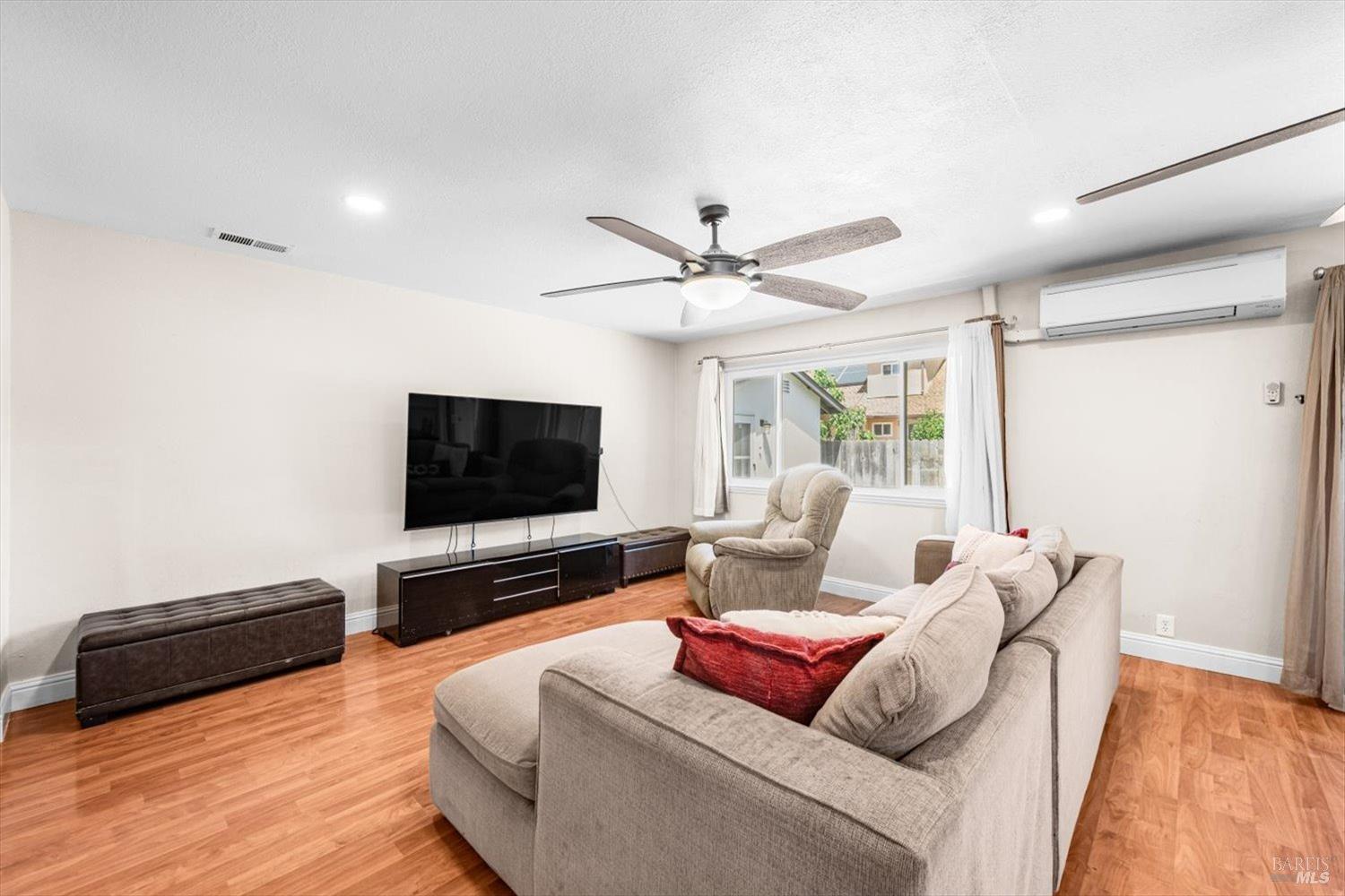 Detail Gallery Image 18 of 52 For 285 Cascade Dr, Vacaville,  CA 95687 - 5 Beds | 3 Baths
