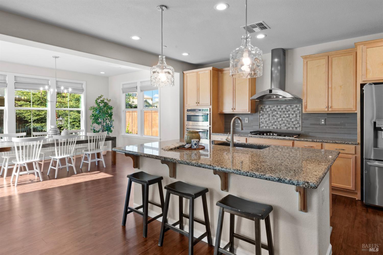 Detail Gallery Image 8 of 36 For 1085 Legion Ct, Dixon,  CA 95620 - 5 Beds | 2/1 Baths