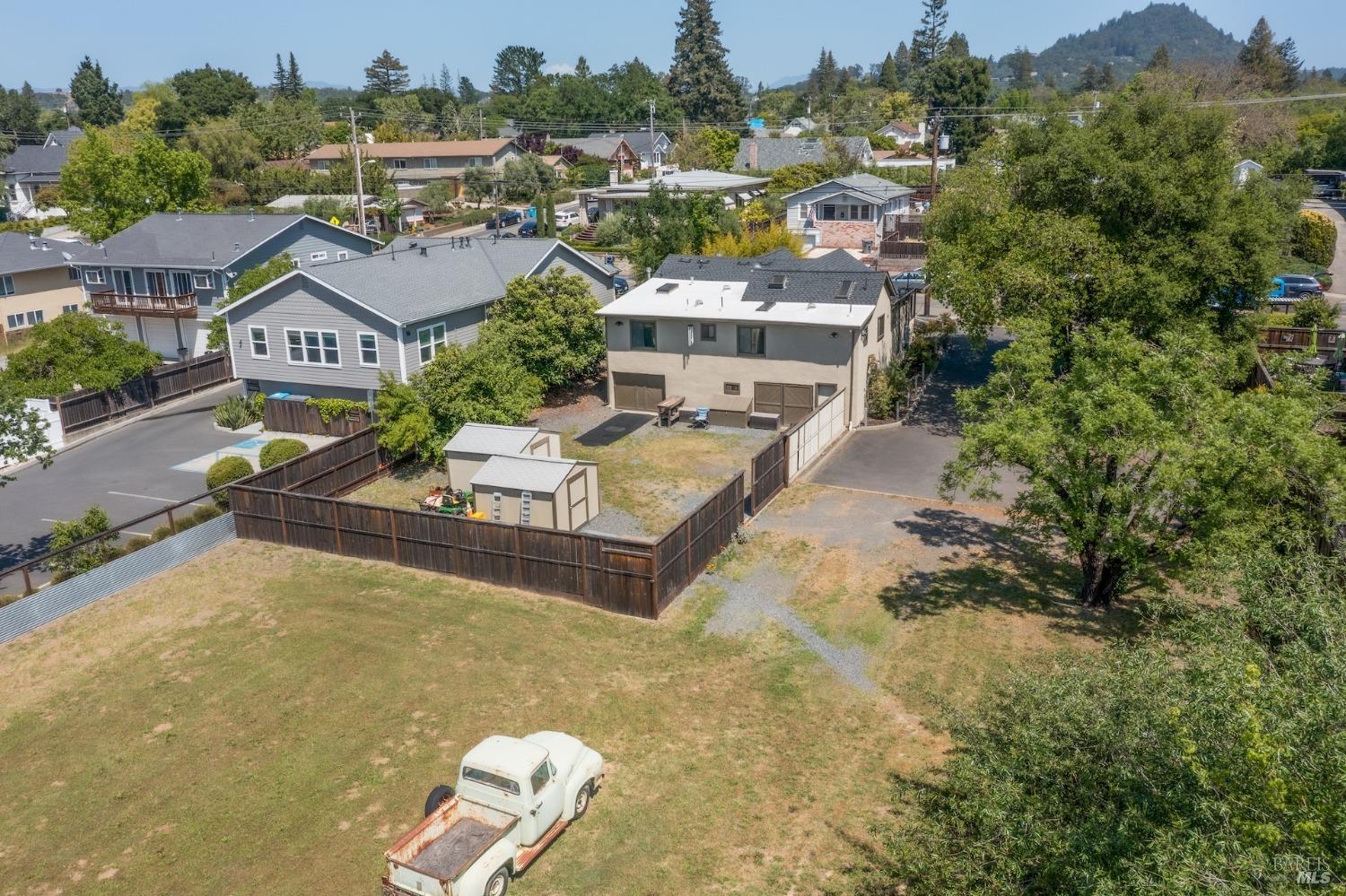 Detail Gallery Image 17 of 27 For 733 Healdsburg Ave, Healdsburg,  CA 95448 - 3 Beds | 2/2 Baths
