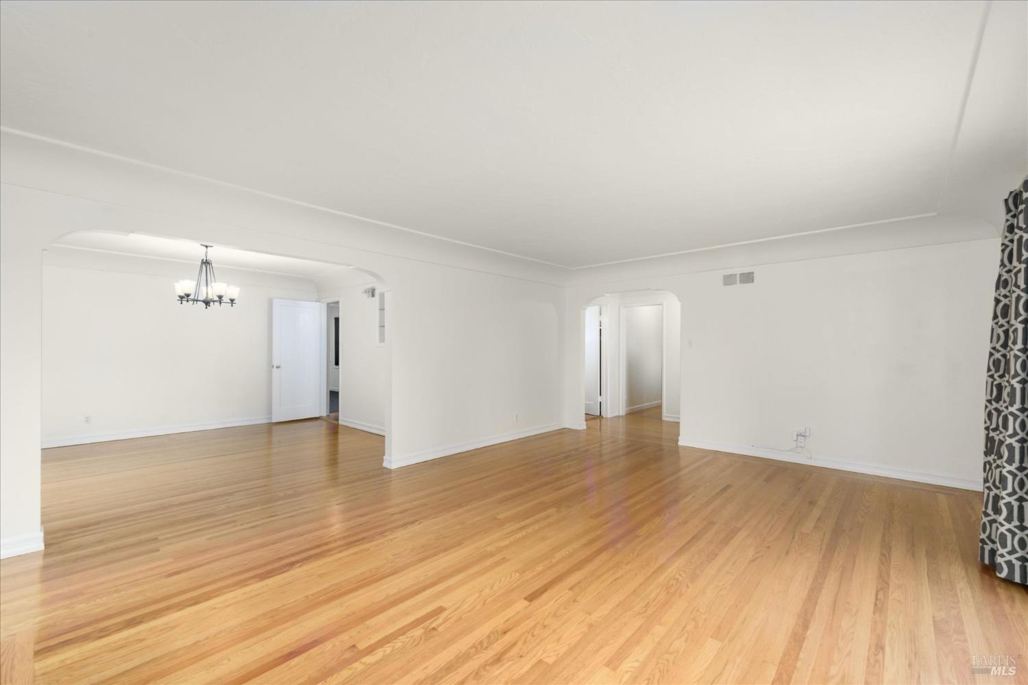 Detail Gallery Image 8 of 36 For 1361 Mariposa St, Vallejo,  CA 94590 - 3 Beds | 2 Baths