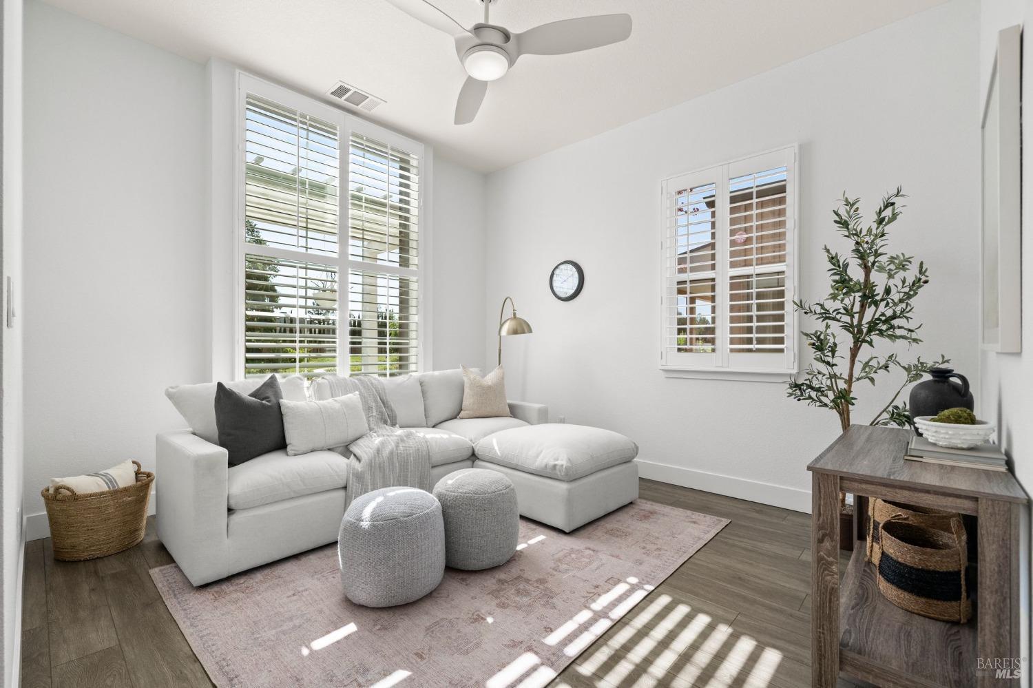 Detail Gallery Image 12 of 39 For 1443 Acorn Way, Windsor,  CA 95492 - 3 Beds | 2 Baths