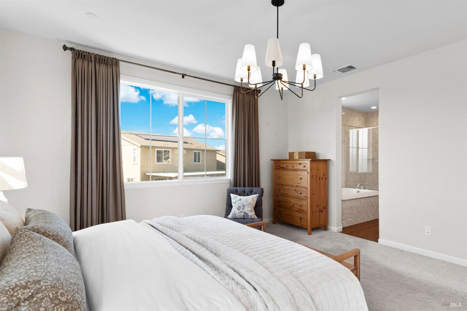 Detail Gallery Image 17 of 36 For 1085 Legion Ct, Dixon,  CA 95620 - 5 Beds | 2/1 Baths