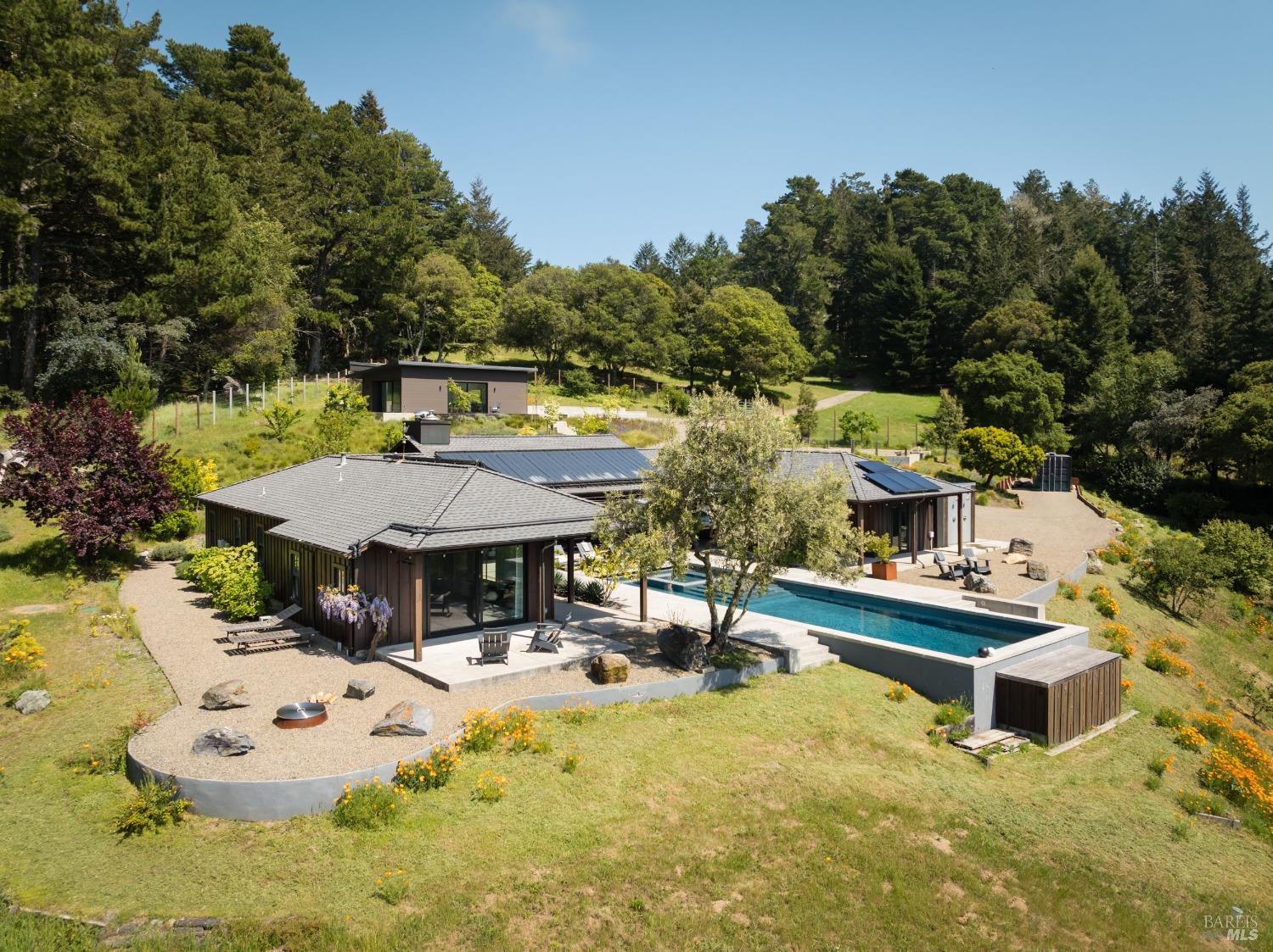 Detail Gallery Image 1 of 1 For 18800 Fitzpatrick Ln, Occidental,  CA 95465 - 3 Beds | 4 Baths