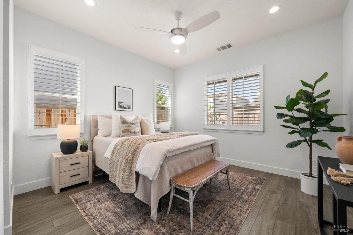 Detail Gallery Image 13 of 39 For 1443 Acorn Way, Windsor,  CA 95492 - 3 Beds | 2 Baths