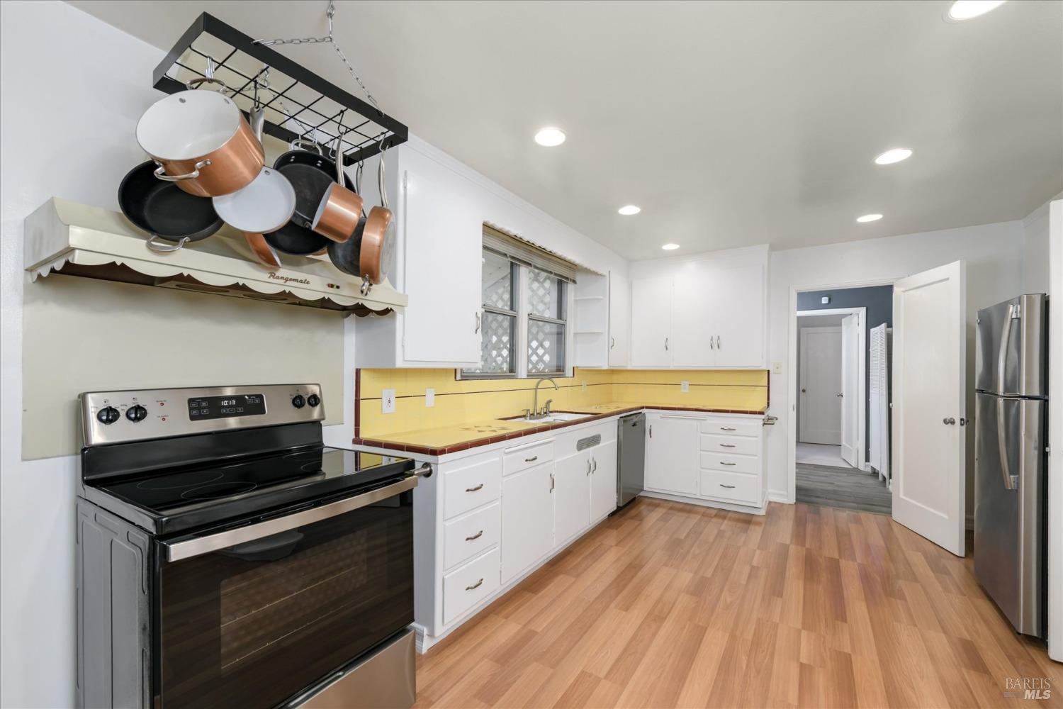 Detail Gallery Image 13 of 36 For 1361 Mariposa St, Vallejo,  CA 94590 - 3 Beds | 2 Baths