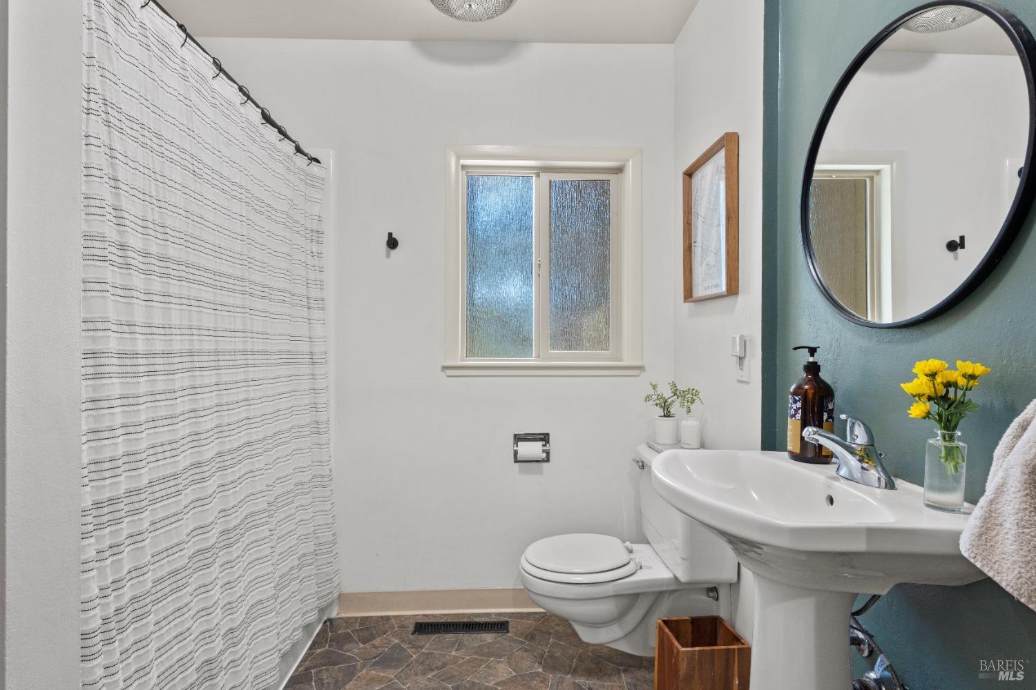 Detail Gallery Image 16 of 35 For 371 Quail Dr, Ukiah,  CA 95482 - 3 Beds | 2 Baths