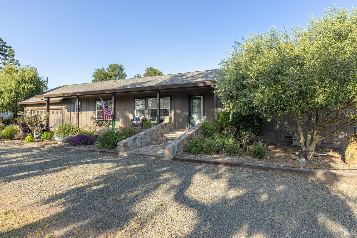 Detail Gallery Image 16 of 81 For 1040 Berry Ln, Napa,  CA 94558 - 2 Beds | 2/1 Baths