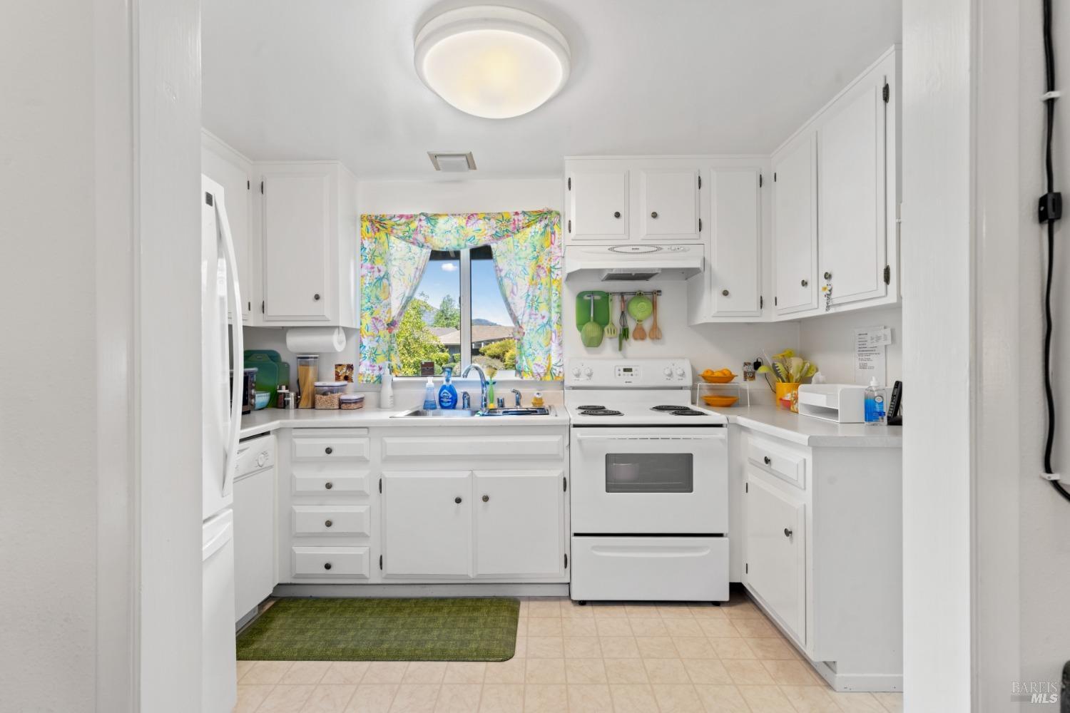 Detail Gallery Image 12 of 34 For 408 White Oak Dr, Santa Rosa,  CA 95409 - 2 Beds | 2 Baths