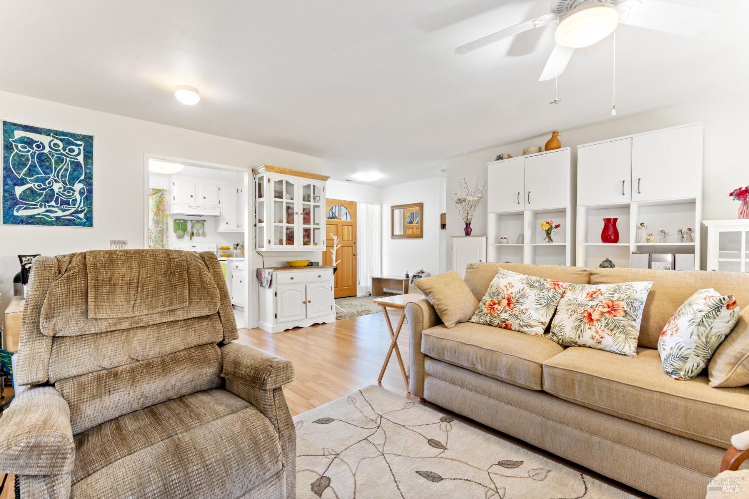 Detail Gallery Image 9 of 34 For 408 White Oak Dr, Santa Rosa,  CA 95409 - 2 Beds | 2 Baths