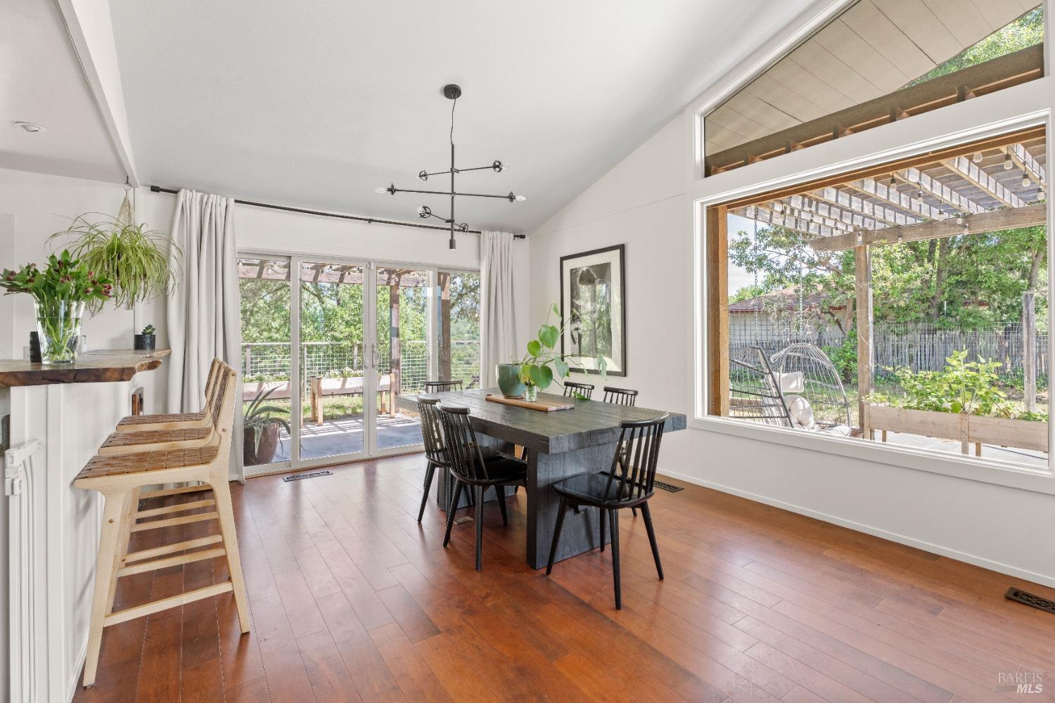 Detail Gallery Image 9 of 35 For 371 Quail Dr, Ukiah,  CA 95482 - 3 Beds | 2 Baths