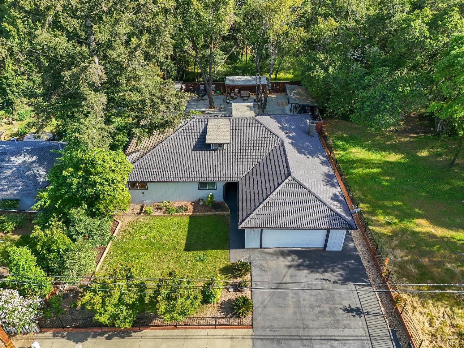 Detail Gallery Image 6 of 41 For 585 W 2nd St, Cloverdale,  CA 95425 - 4 Beds | 2 Baths