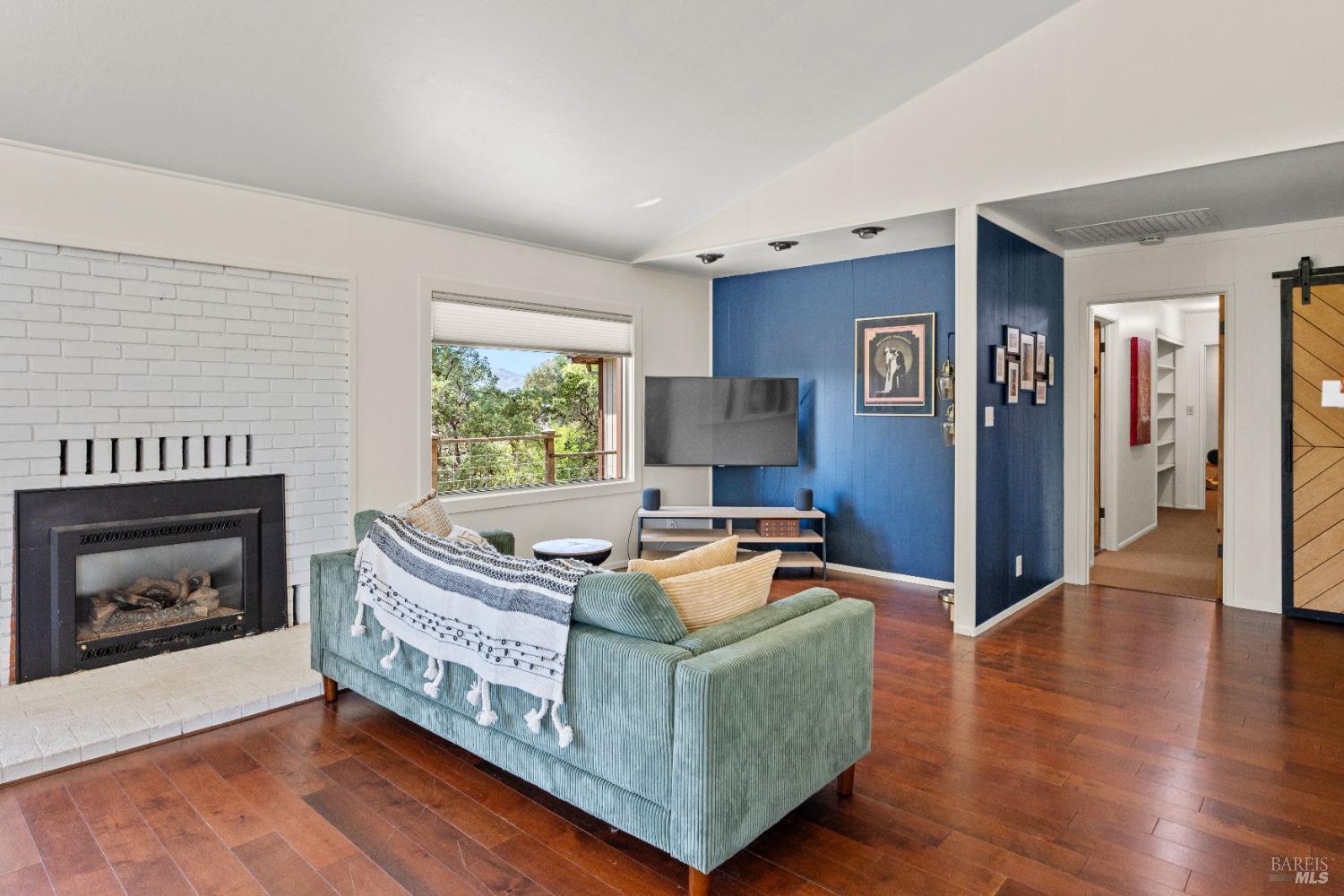 Detail Gallery Image 3 of 35 For 371 Quail Dr, Ukiah,  CA 95482 - 3 Beds | 2 Baths