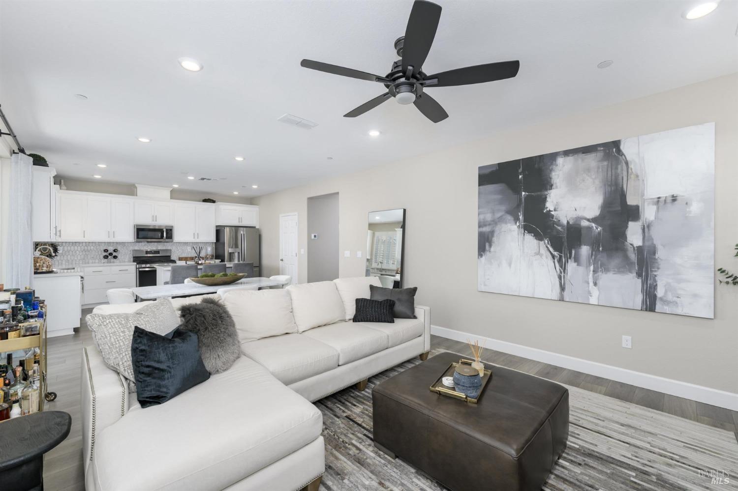 Detail Gallery Image 5 of 40 For 530 Aliki Dr, Vacaville,  CA 95688 - 3 Beds | 2/1 Baths