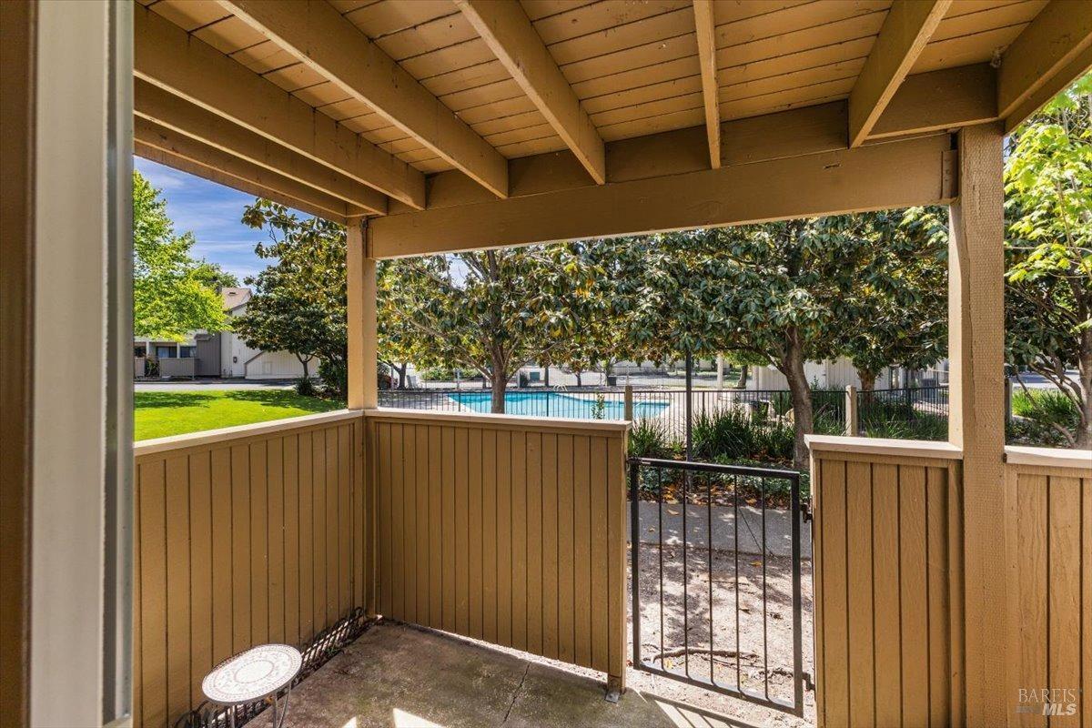 Detail Gallery Image 23 of 31 For 2579 Westberry Dr, Santa Rosa,  CA 95403 - 2 Beds | 2 Baths