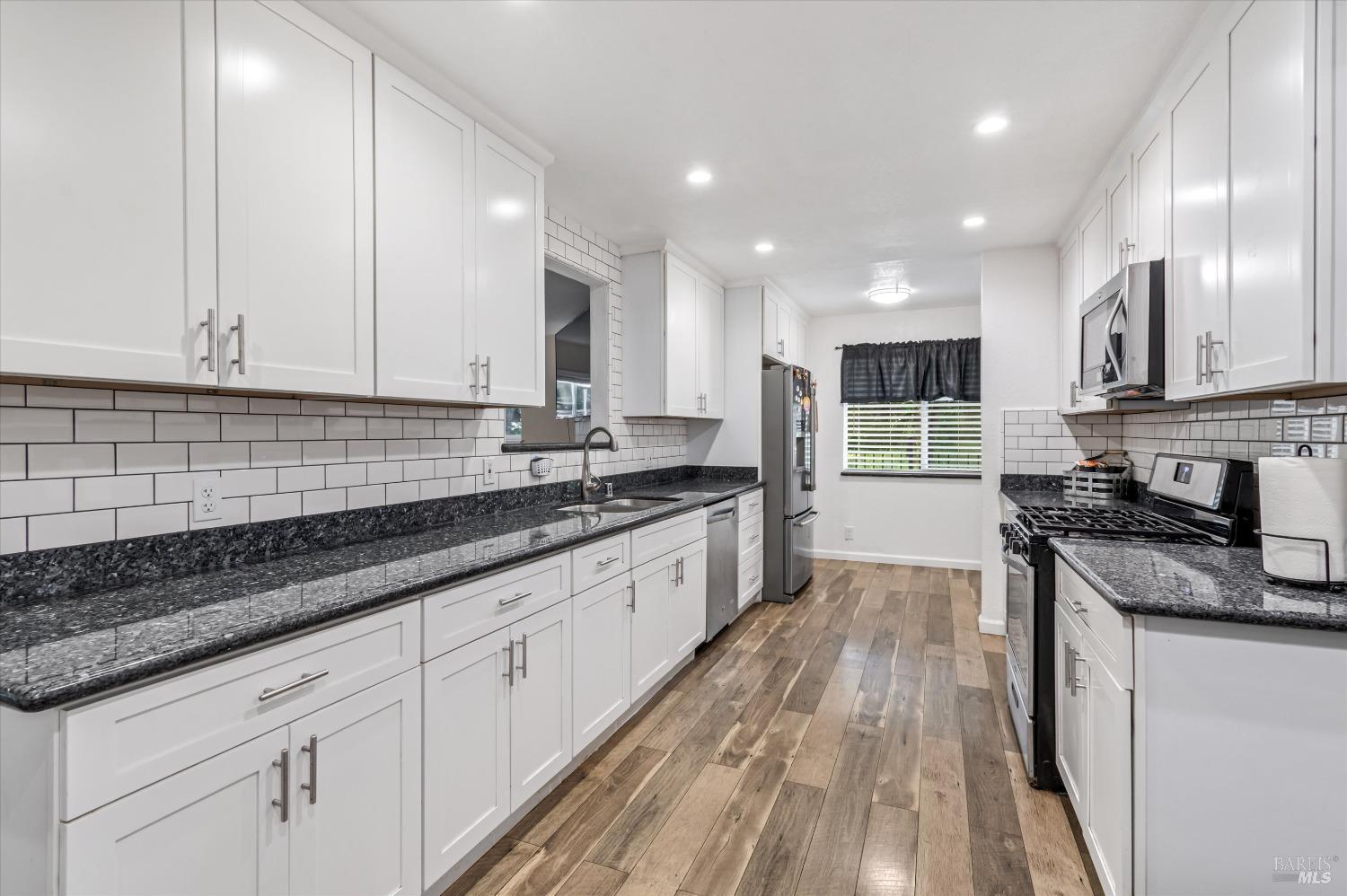 Detail Gallery Image 3 of 41 For 585 W 2nd St, Cloverdale,  CA 95425 - 4 Beds | 2 Baths
