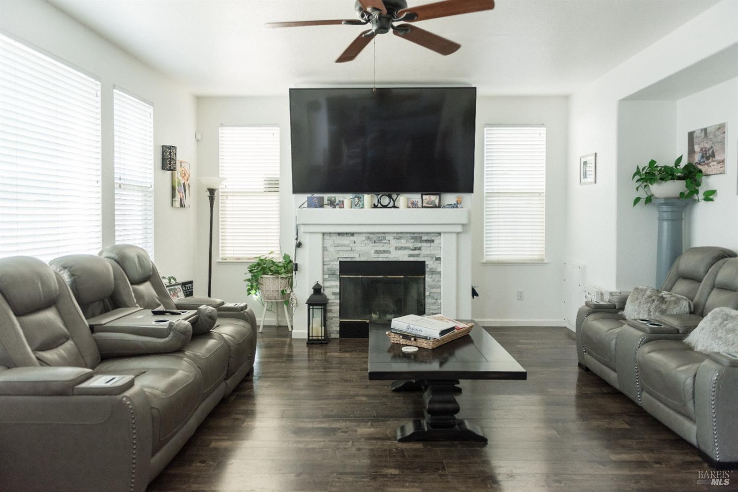 Detail Gallery Image 9 of 34 For 448 Royal Tern Dr, Vacaville,  CA 95687 - 6 Beds | 3 Baths