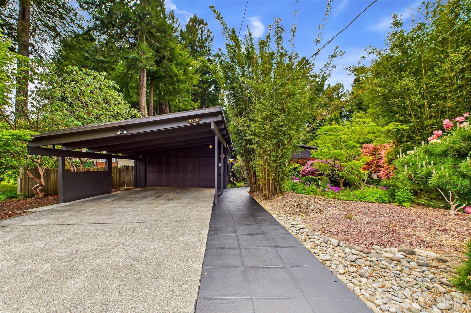 Detail Gallery Image 2 of 78 For 2300 S St, Eureka,  CA 95501 - 4 Beds | 3 Baths