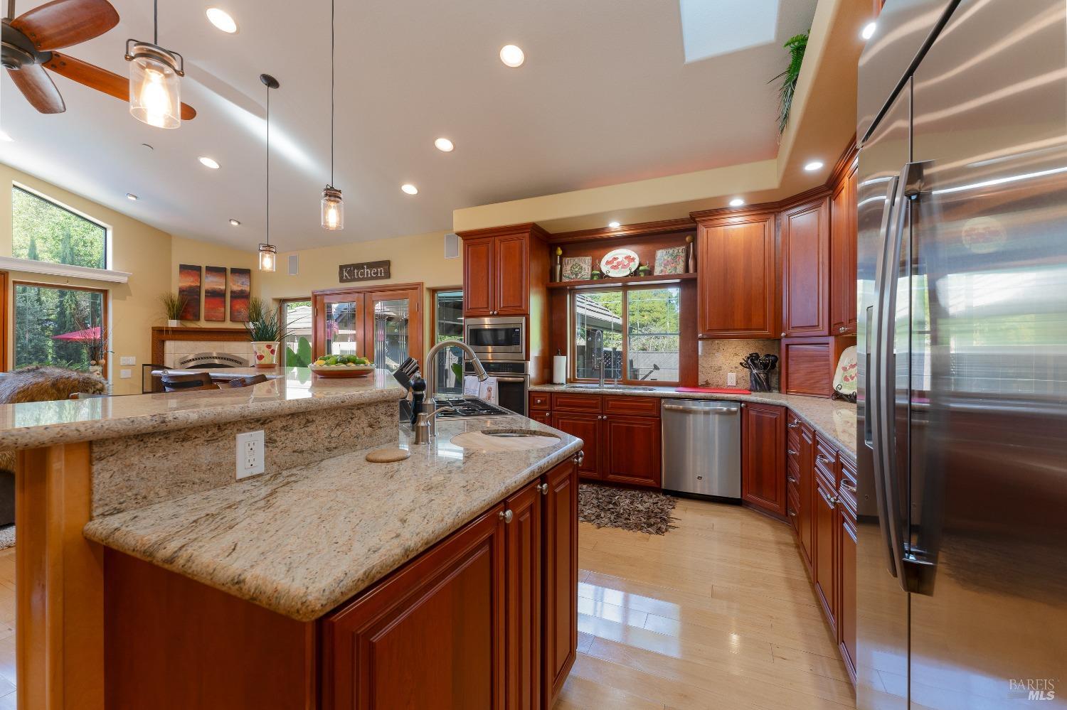 Detail Gallery Image 11 of 59 For 605 Park Blvd, Ukiah,  CA 95482 - 4 Beds | 3 Baths