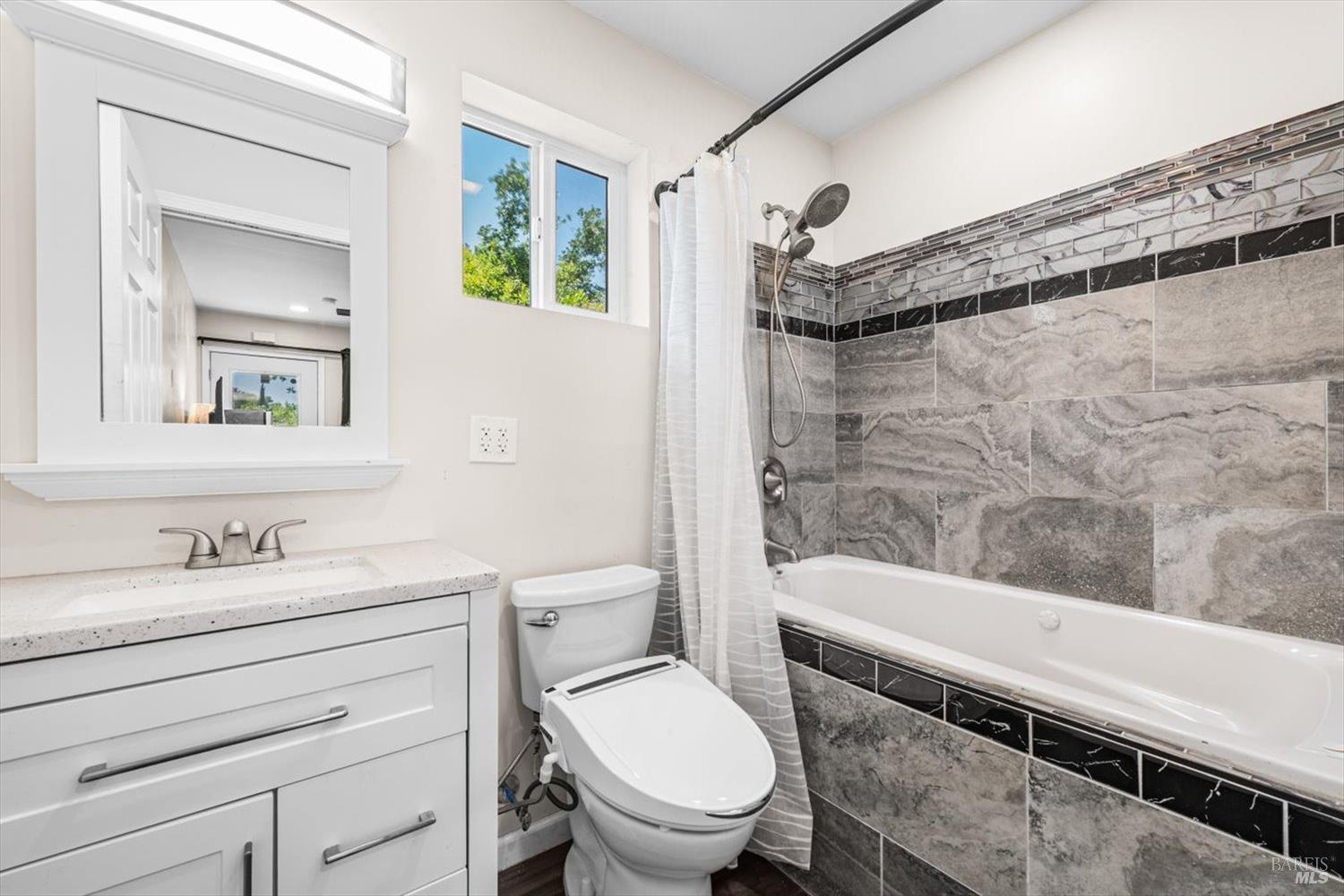 Detail Gallery Image 42 of 52 For 285 Cascade Dr, Vacaville,  CA 95687 - 5 Beds | 3 Baths