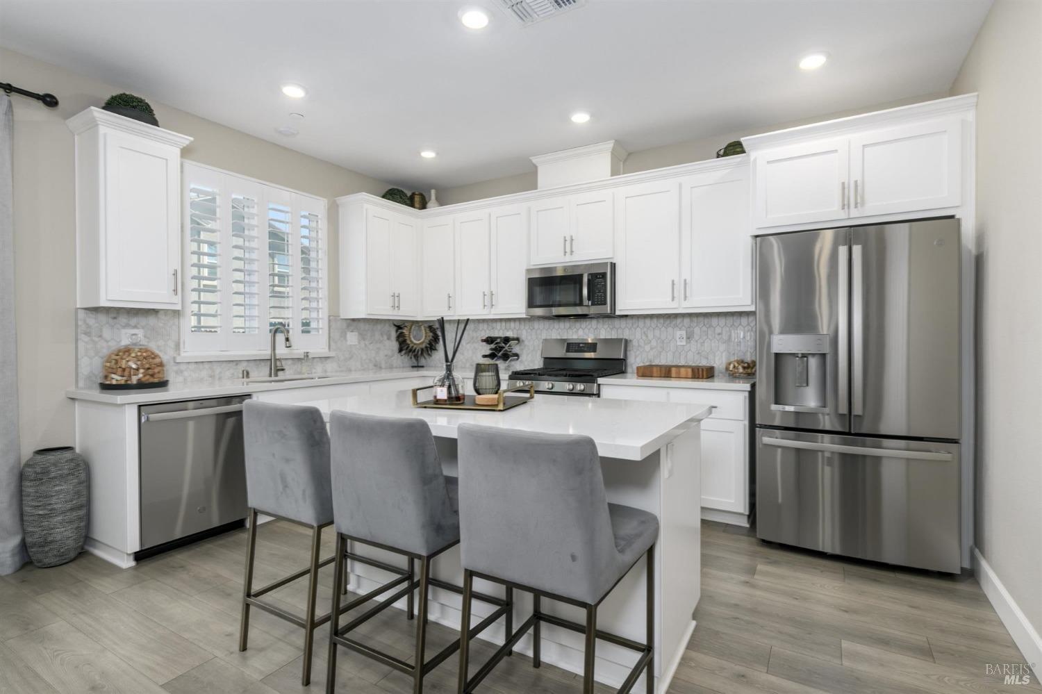 Detail Gallery Image 8 of 40 For 530 Aliki Dr, Vacaville,  CA 95688 - 3 Beds | 2/1 Baths