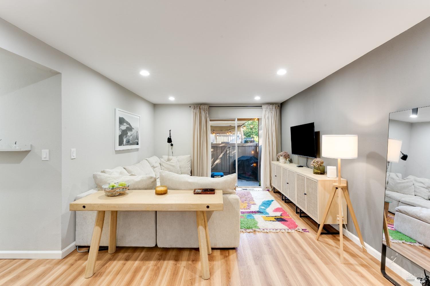 Detail Gallery Image 2 of 34 For 5455 Kirkwood Dr #B4,  Concord,  CA 94521 - 1 Beds | 1 Baths