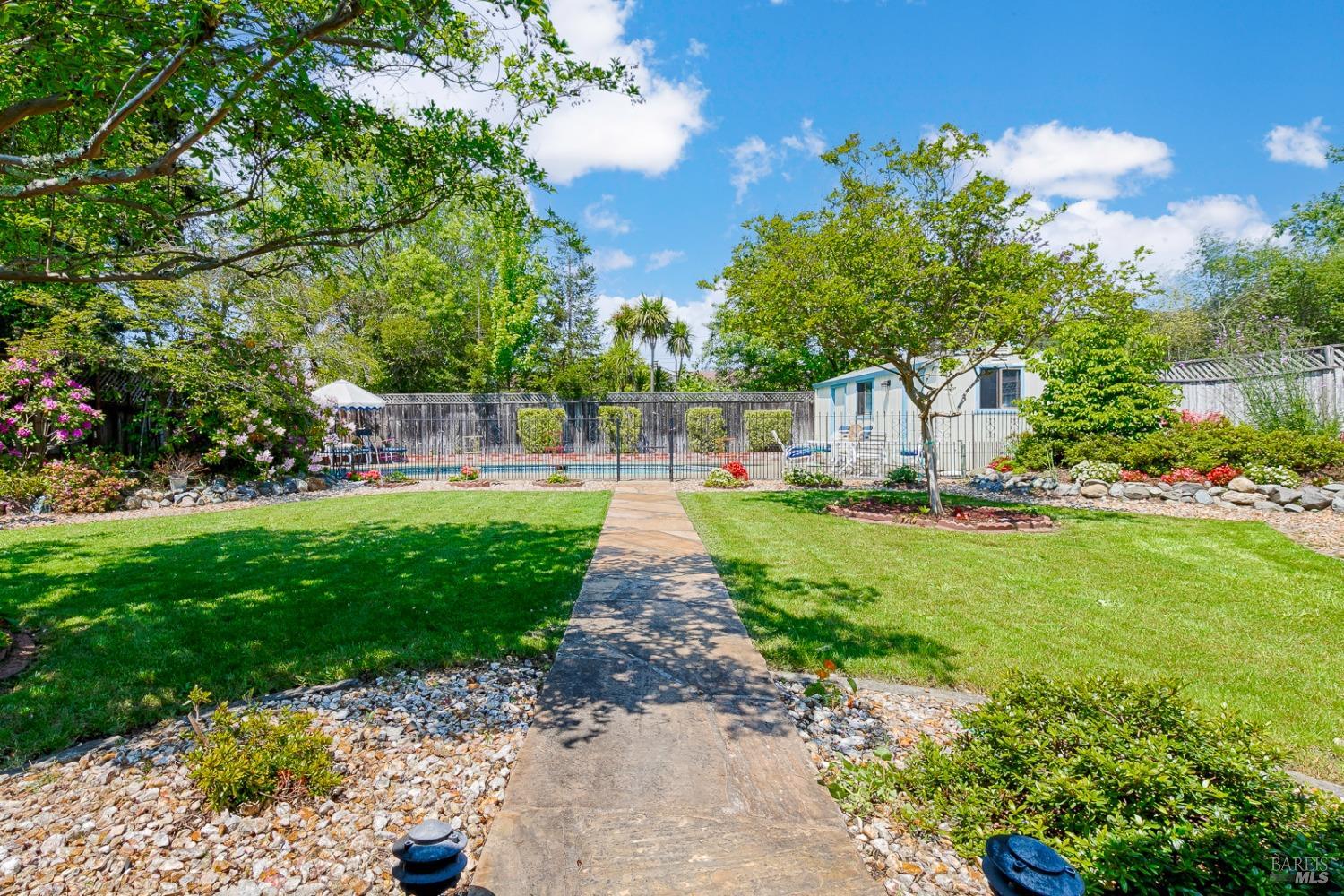 Detail Gallery Image 22 of 27 For 539 Badger St, Healdsburg,  CA 95448 - 3 Beds | 2 Baths