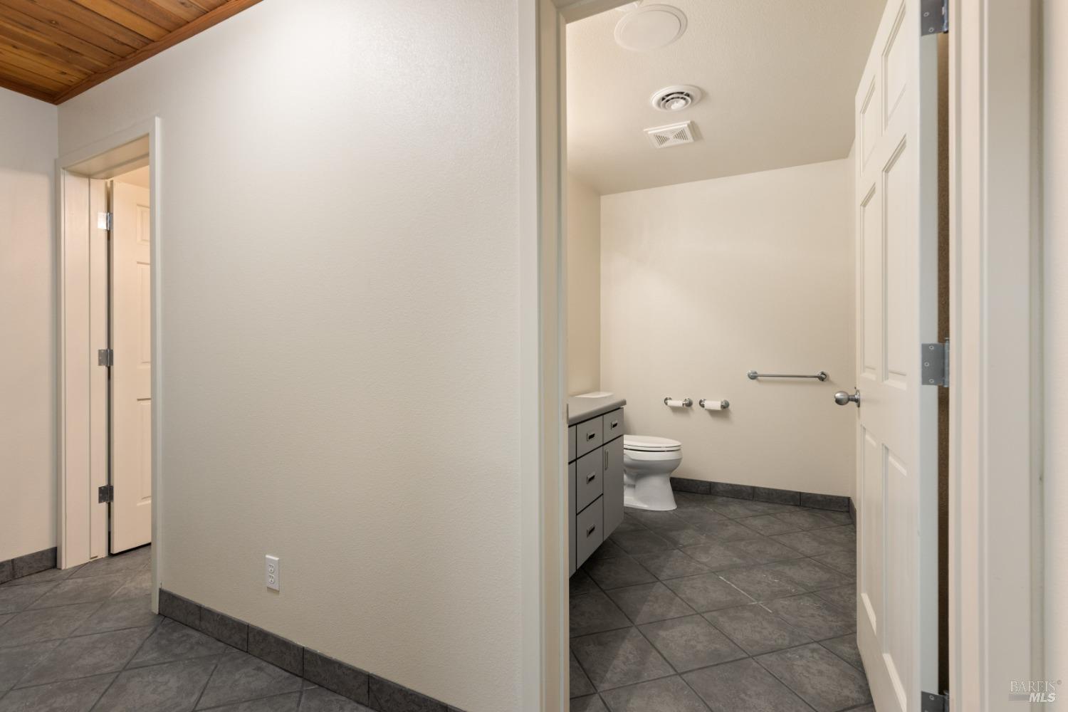 Detail Gallery Image 8 of 40 For 2773 Lakeshore Blvd, Lakeport,  CA 95453 - – Beds | – Baths
