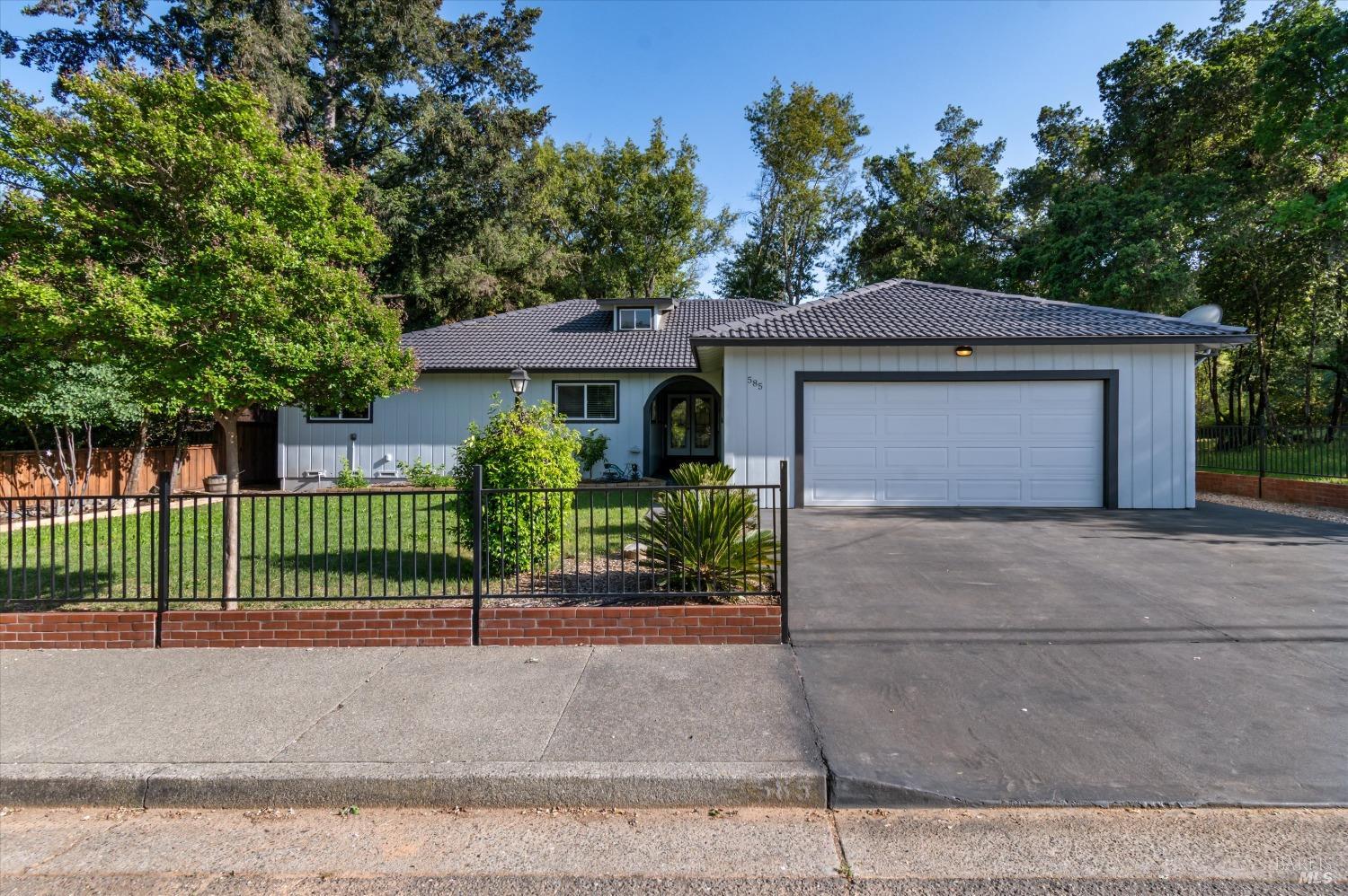 Detail Gallery Image 1 of 41 For 585 W 2nd St, Cloverdale,  CA 95425 - 4 Beds | 2 Baths